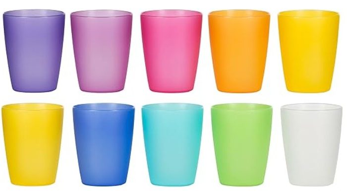 Bunte Trinkbecher aus Plastik in Lila, Pink, Orange, Gelb, Blau, Grün und Weiß, 240ml.