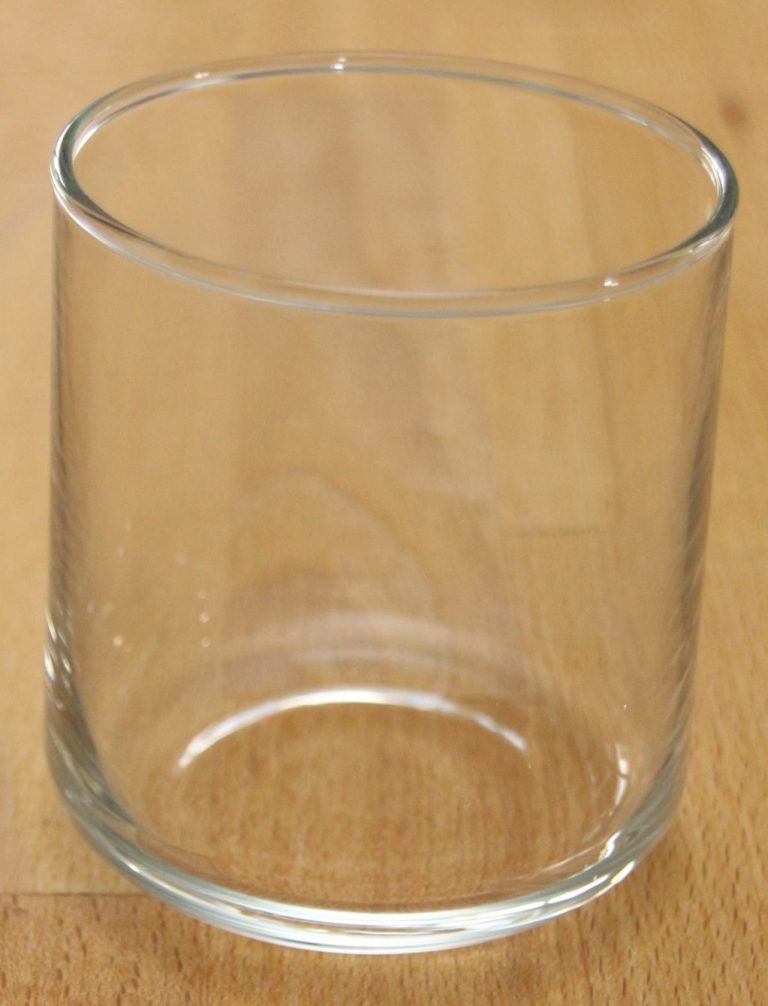 Dessertglas aus Glas gefertigt, 260ml Füllvolumen.