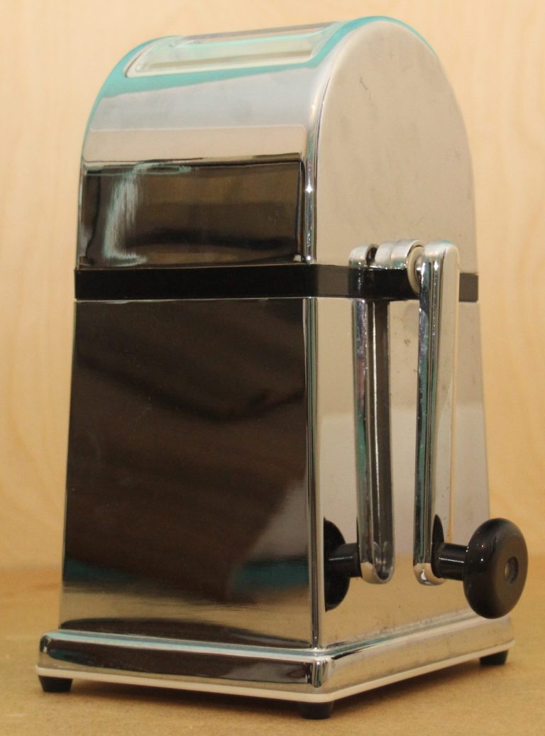 Manueller Eis-Crusher zum Zerkleinern von Eiswürfeln.