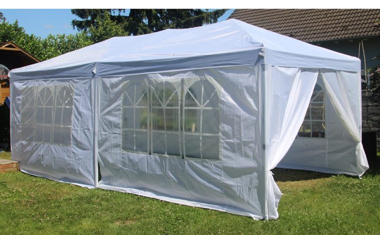 Weißer Faltpavillon 3x6m mit jeweils 2 Fenstern an den Seitenwänden.